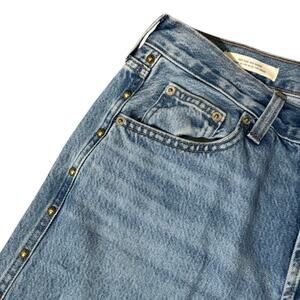 NWOT Womens Size 6 Universal Thread Mid Rise 90s Baggy Gold Stud Light Jeans